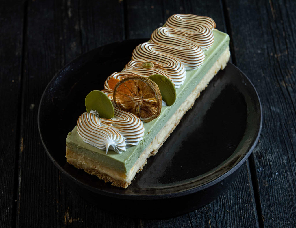 עוגת מוס לימון ופיסטוק | קונדיטוריה ג'ויס | ג'ויס מסעדה כפרית